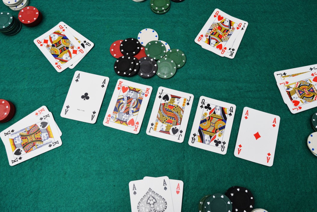 Vòng 2: Flop chơi game Poker 789win